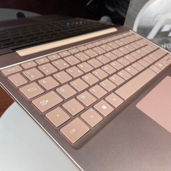 ⁦Microsoft Surface Go gold rose⁩ - الصورة ⁦4⁩