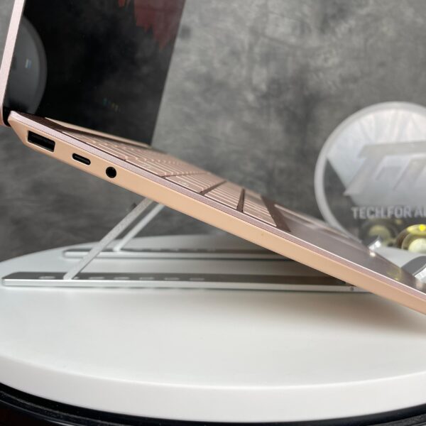 ⁦Microsoft Surface Go gold rose⁩ - الصورة ⁦5⁩